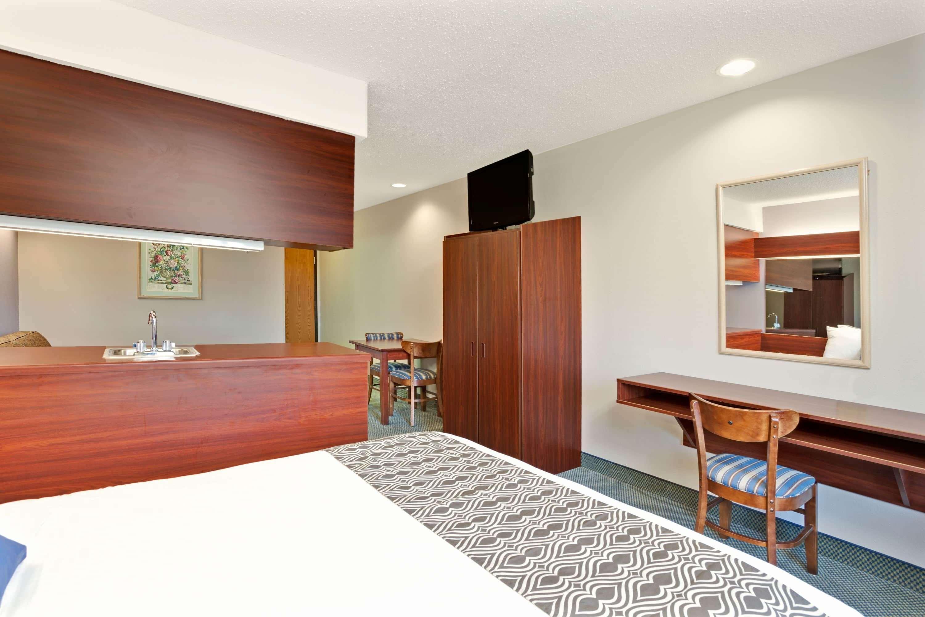 Microtel Inn & Suites By Wyndham Detroit Roseville Exterior photo