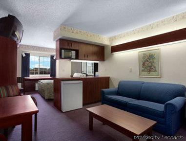 Microtel Inn & Suites By Wyndham Detroit Roseville Room photo