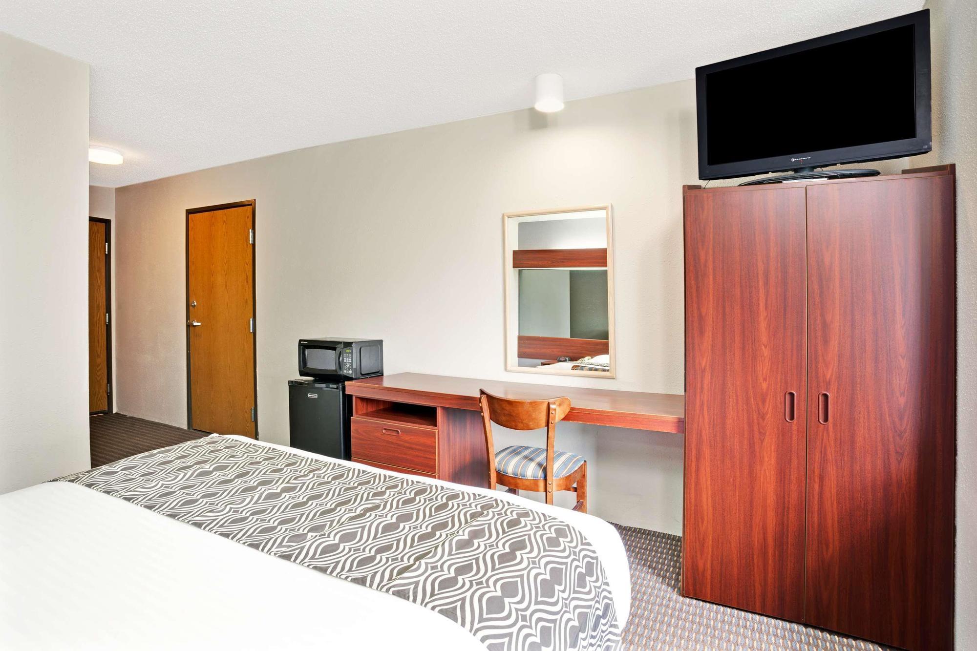 Microtel Inn & Suites By Wyndham Detroit Roseville Exterior photo