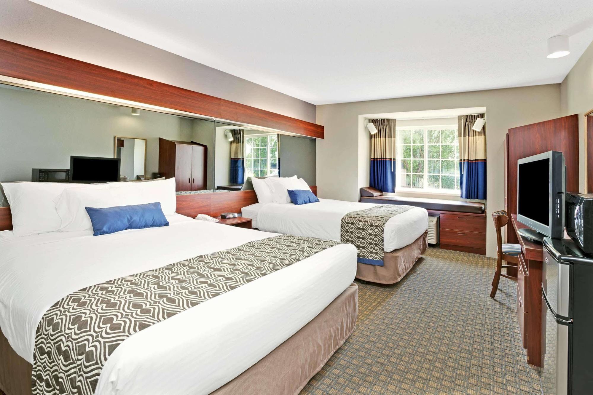 Microtel Inn & Suites By Wyndham Detroit Roseville Exterior photo