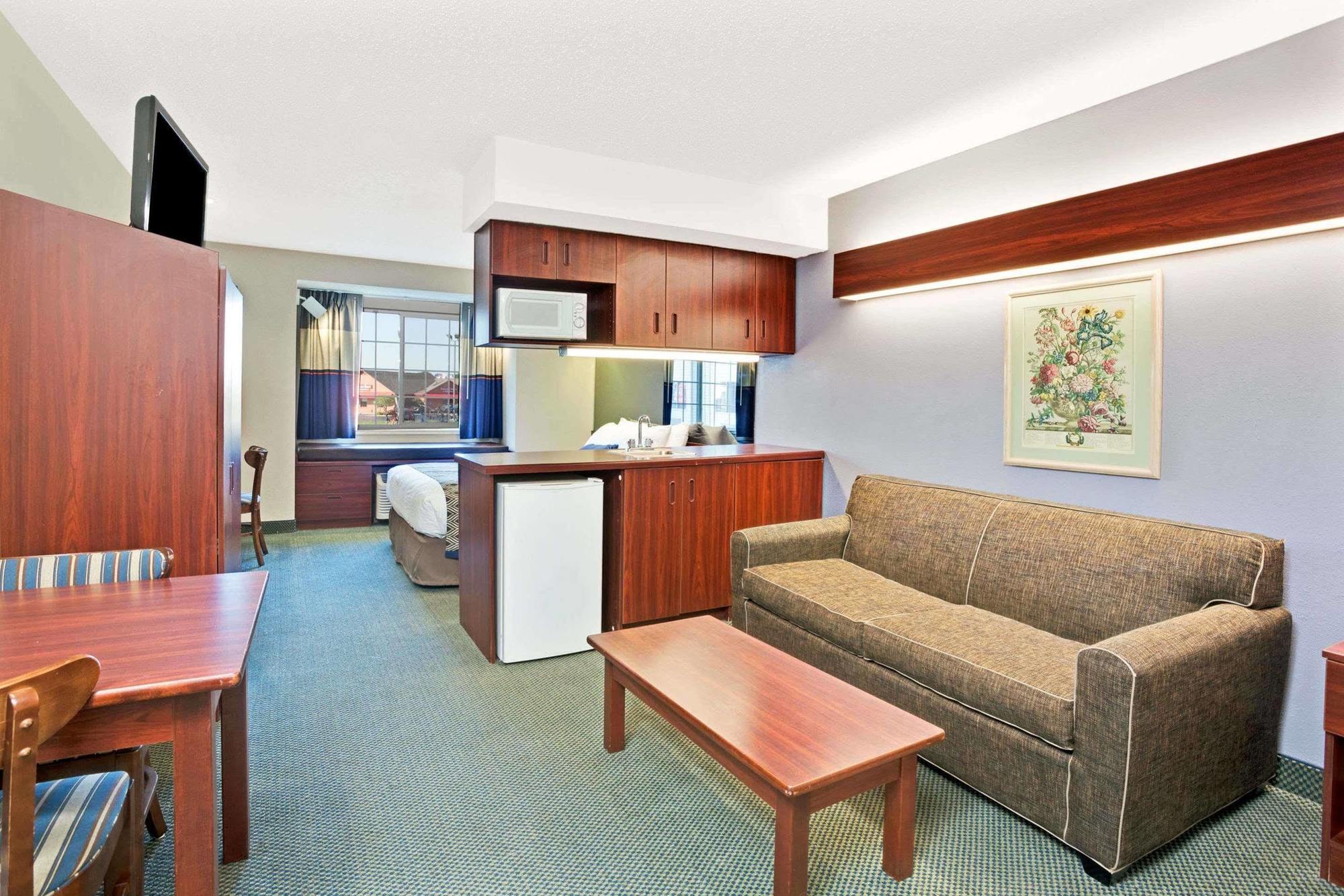 Microtel Inn & Suites By Wyndham Detroit Roseville Exterior photo